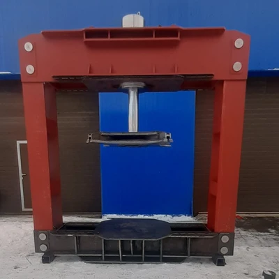 Пресс шиномонтажный для цельнолитых шин погрузчика 250 т. ПШ250В