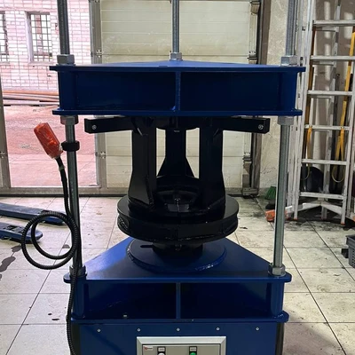 Пресс шиномонтажный для цельнолитых шин погрузчика 70 т. ПШ70