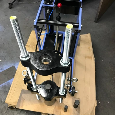 Выпрессовщик шкворней ВШ50-200 с тележкой