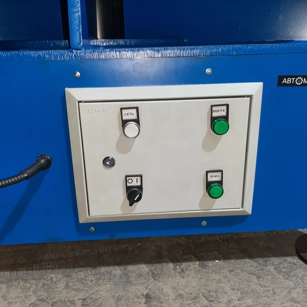 Пресс шиномонтажный для цельнолитых шин погрузчика 120т. ПШ120