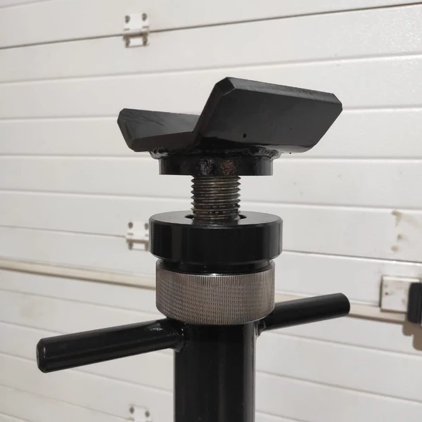 Страховочная стойка 7500 кг. СС7500