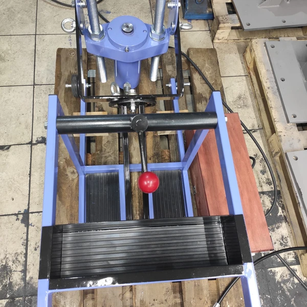 Выпрессовщик шкворней ВШ50-200М с тележкой