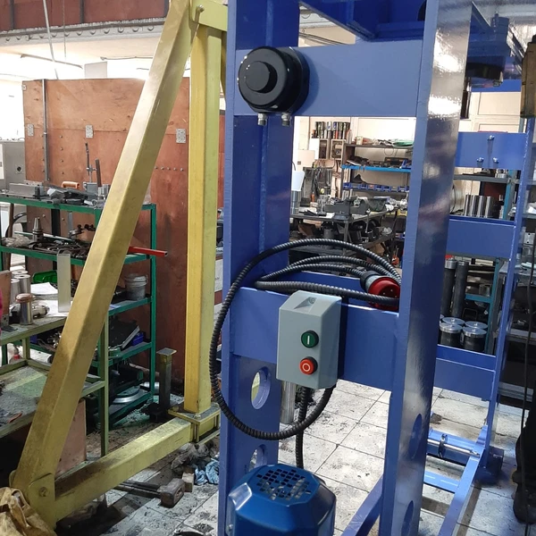 Гидравлический пресс 200 т. ПГ200