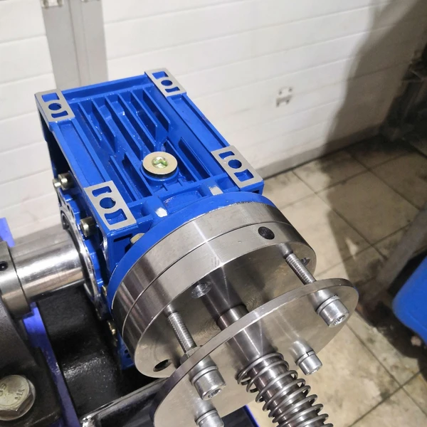 Кантователь редукторов заднего моста коммерческого транспорта КДР250