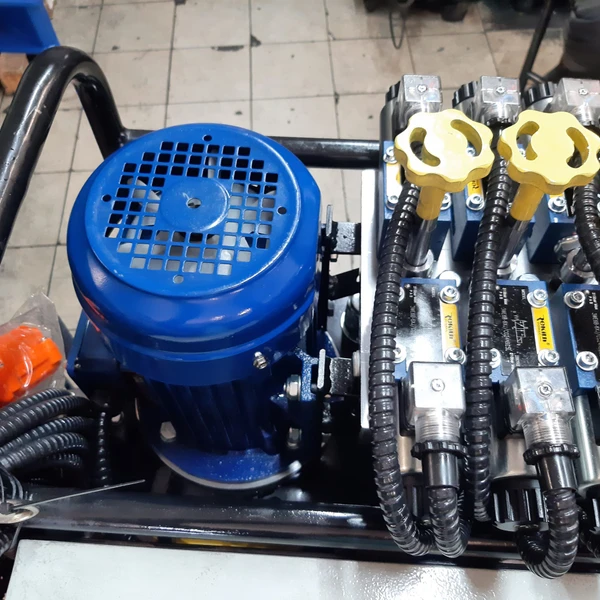 Пресс для установки балансировочных грузиков 8 т. ПГС8