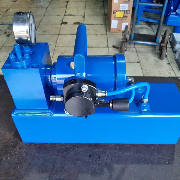 Пневмогидравлический насос 1000 бар. ПНГ1000