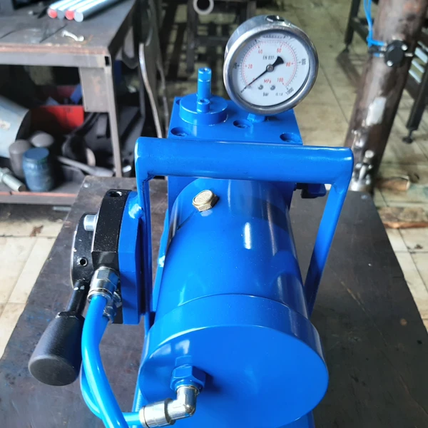 Пневмогидравлический насос 1000 бар. ПНГ1000