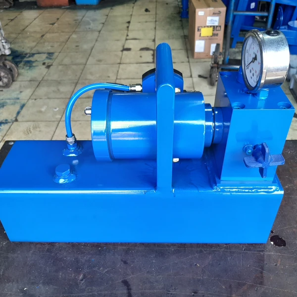 Пневмогидравлический насос 1000 бар. ПНГ1000