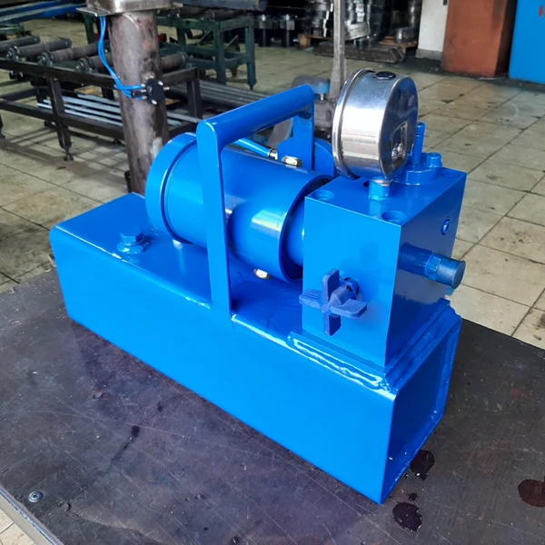 Пневмогидравлический насос 1000 бар. ПНГ1000