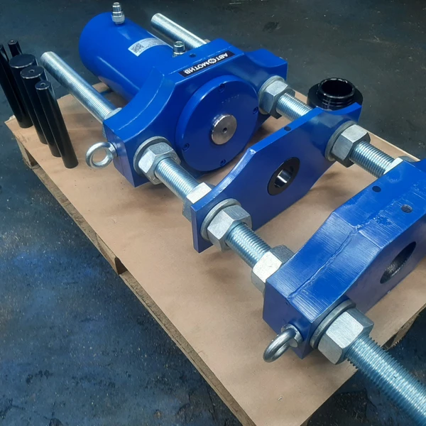 Выпрессовщик пальцев траковых цепей 161 т. ВПТ150-200