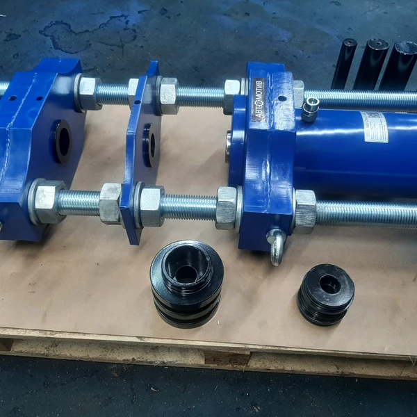 Выпрессовщик пальцев траковых цепей 161 т. ВПТ150-200