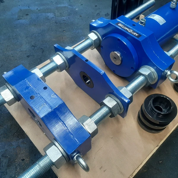 Выпрессовщик пальцев траковых цепей 161 т. ВПТ150-200