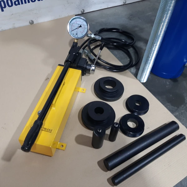 Выпрессовщик пальцев траковых цепей 161 т. ВПТ150-330