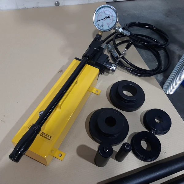 Выпрессовщик пальцев траковых цепей 161 т. ВПТ150-330