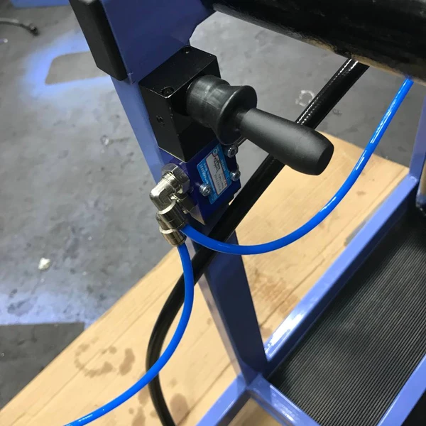 Выпрессовщик шкворней ВШ50-200М с тележкой