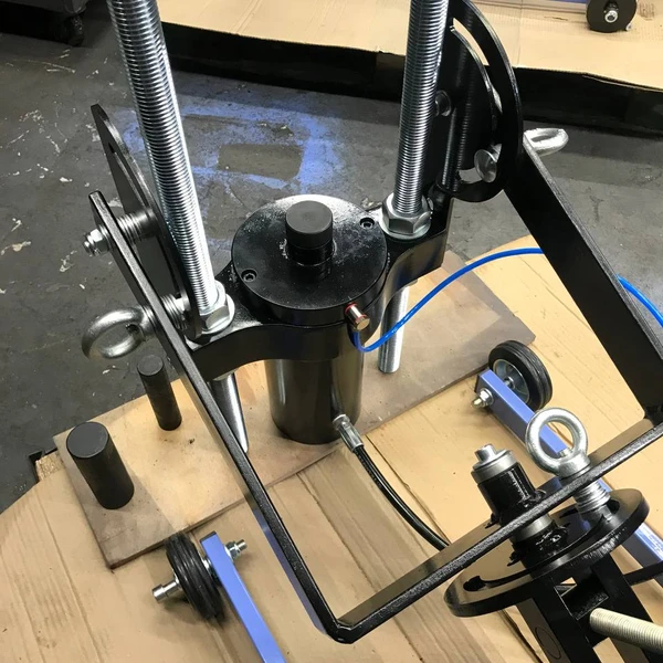 Выпрессовщик шкворней ВШ50-200М с тележкой