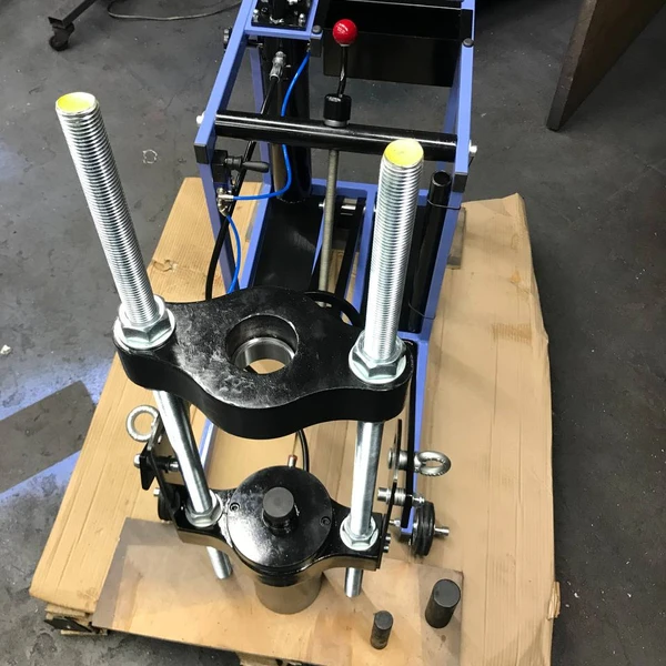 Выпрессовщик шкворней ВШ50-200М с тележкой