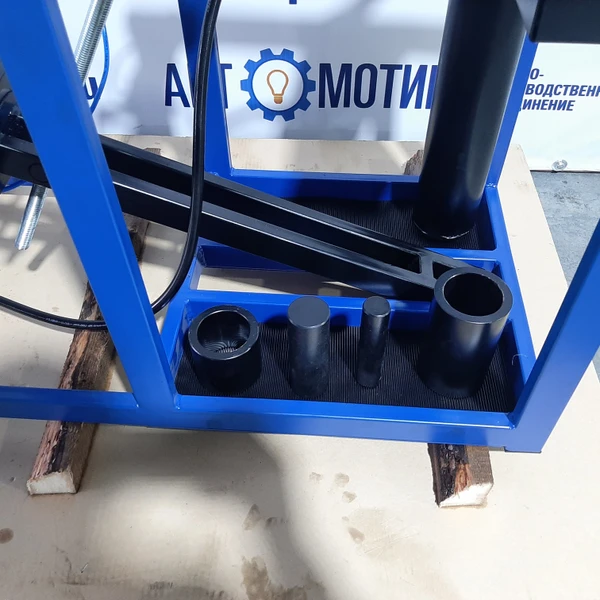 Выпрессовщик шкворней ВШ70-200М с тележкой