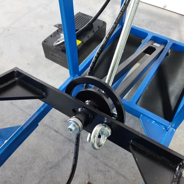 Выпрессовщик шкворней ВШ100-300М с тележкой