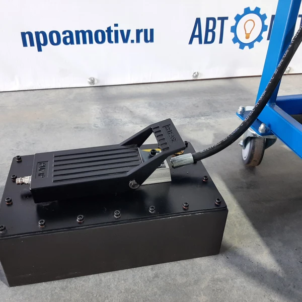 Выпрессовщик шкворней ВШ100-300М с тележкой