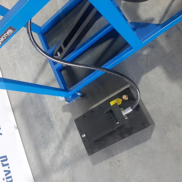 Выпрессовщик шкворней ВШ100-300М с тележкой