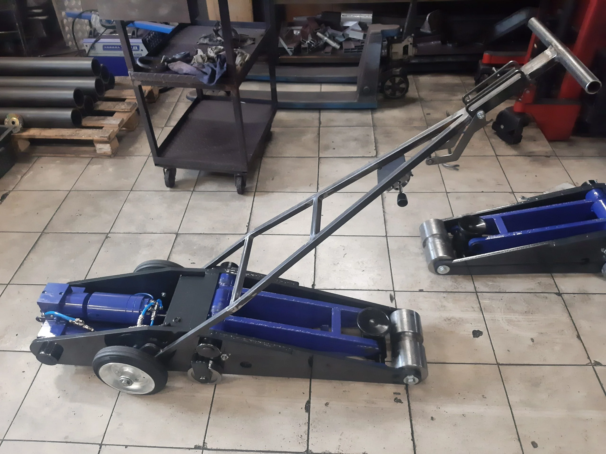 Домкрат пневмогидравлический подкатной 16 т ДПГМ16.