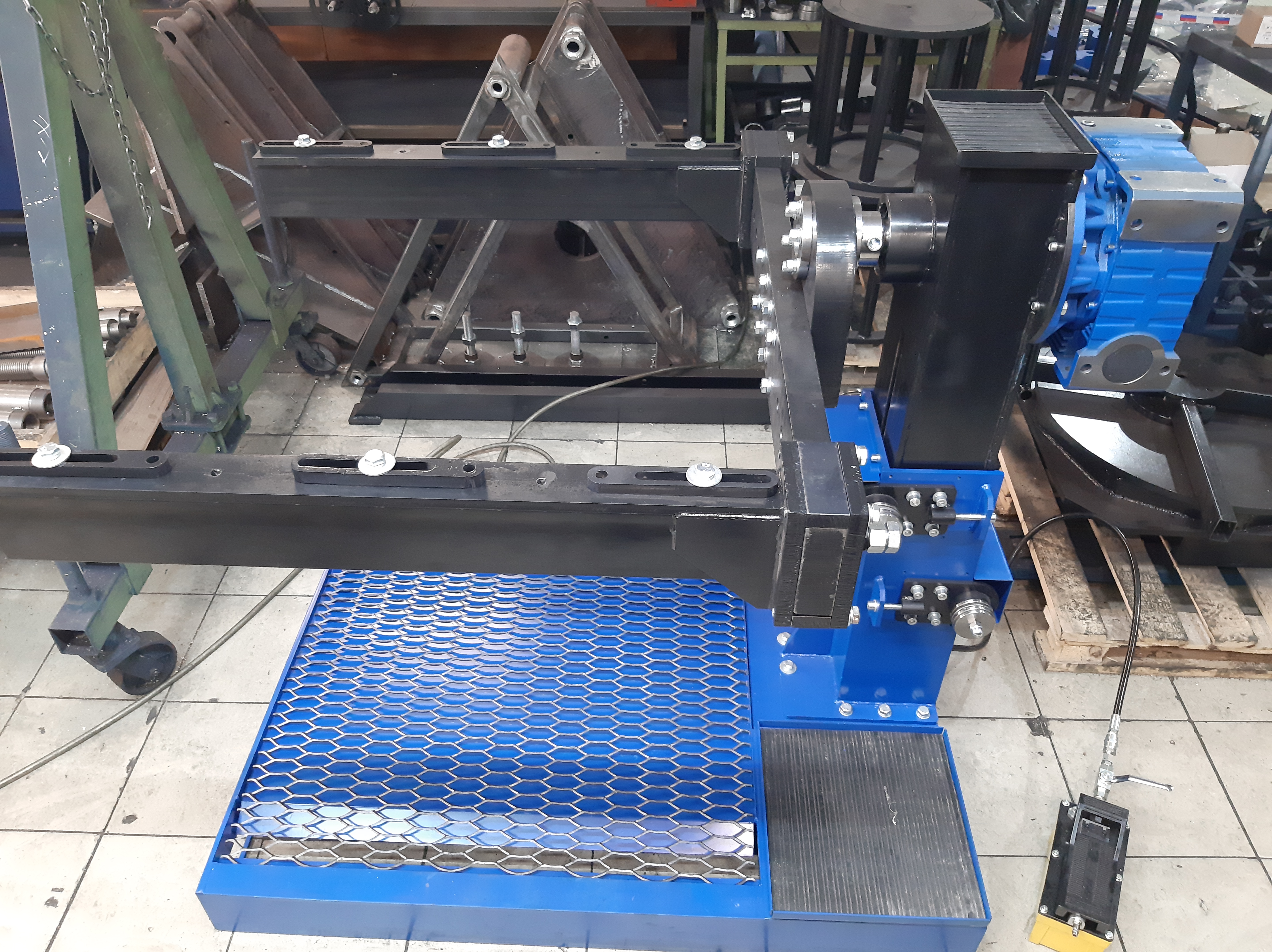 Кантователь двигателя и КПП коммерческого транспорта КД1500ПО