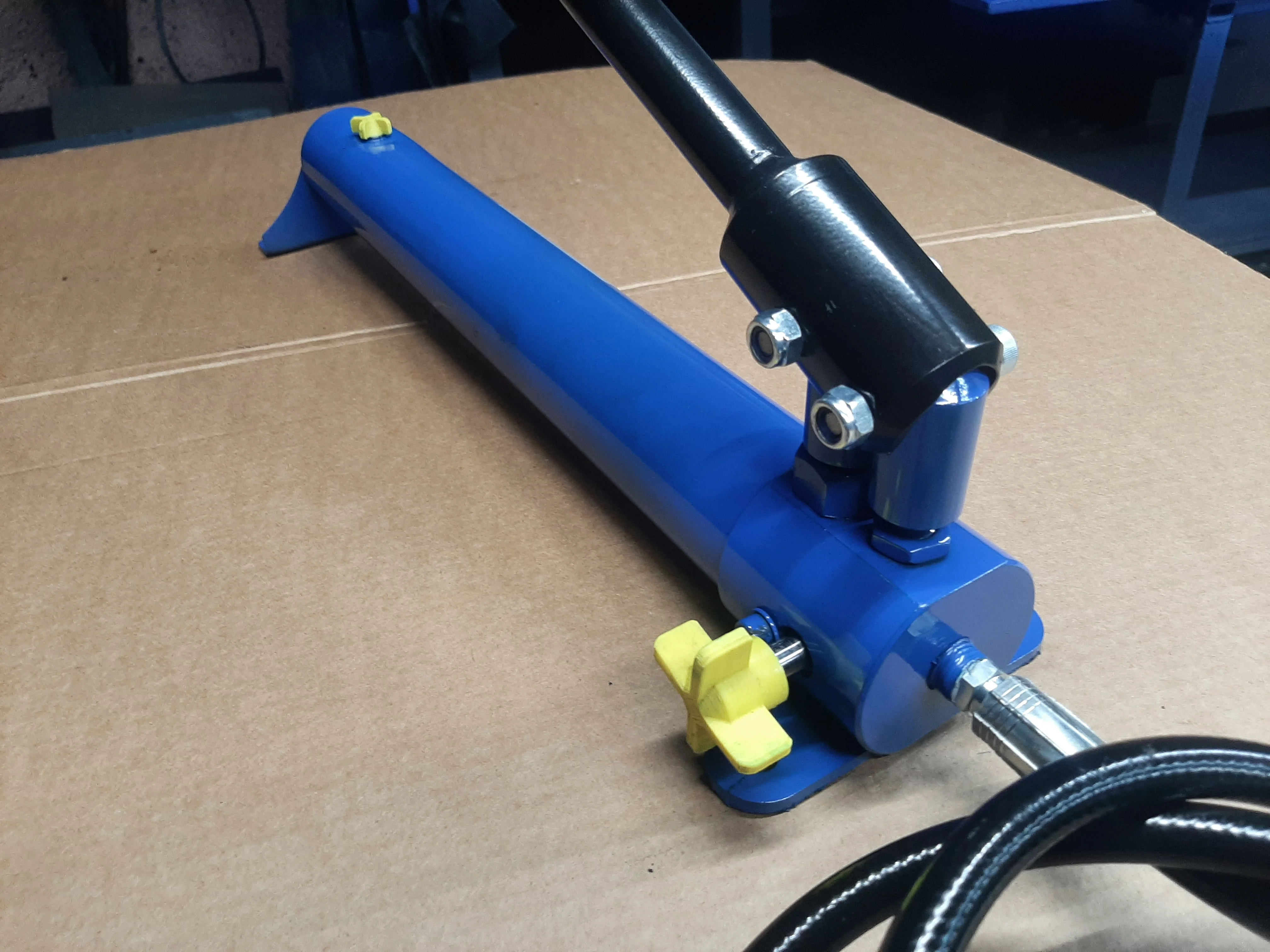 Насос ручной гидравлический 0.8 л. НРГ800-0.8-1