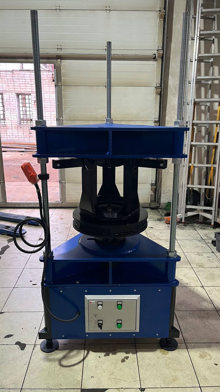 Пресс шиномонтажный для цельнолитых шин погрузчика 70 т. ПШ70